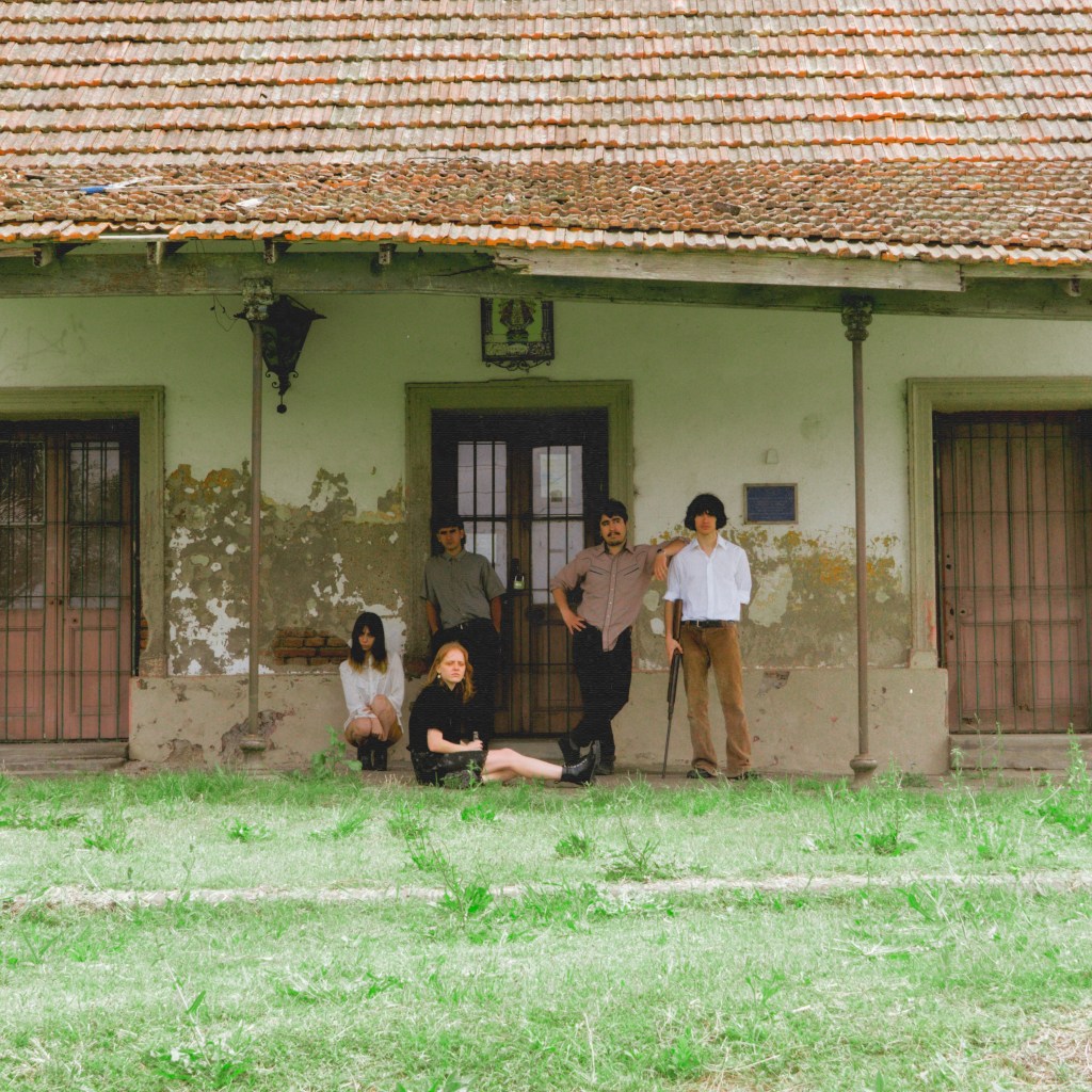 Gitanos lanza su nuevo LP: «El muerto se ríe del&nbsp;degollado»
